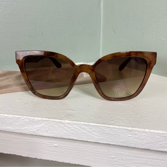 Chico's Accessories - Chico's Tortoise Shell Sunglasses Shades Gradient Lenses Cat Eye